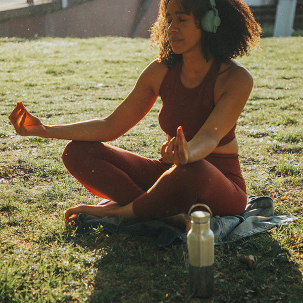 12oz-rise-reflect-with-bamboo-cap-l4 16oz_rise_reflect_yoga_park_headphones_square.jpg