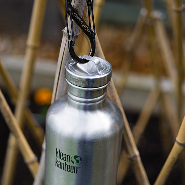classic-steel-loop-cap-w2 40oz_bottle_steel_loop_cap_lifestyle.jpg