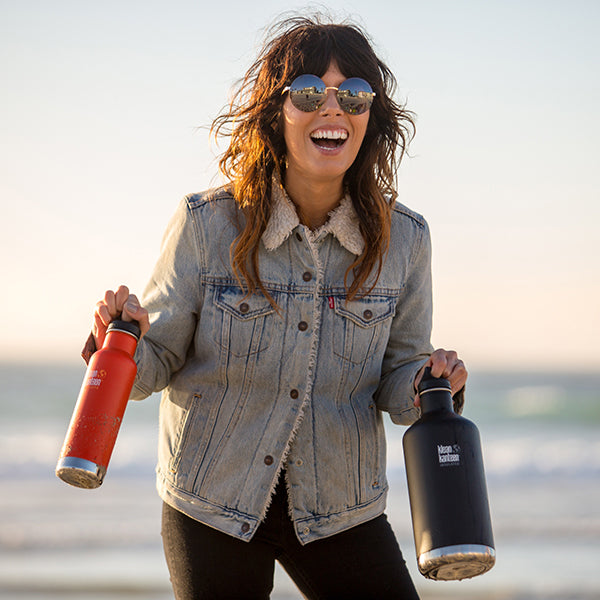 64oz-classic-with-loop-cap-y1 64oz_insulated_classic_black_beach_smile_square.jpg