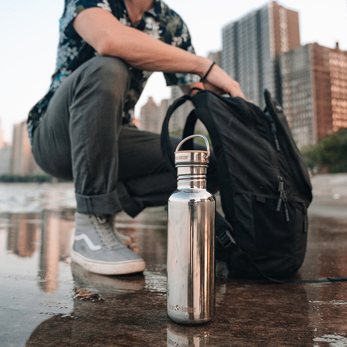 27oz-reflect-with-bamboo-cap-c4 K27SSLRF-MS-BAMBOO_reflect-bottle_city_lifestyle_ff882516-9bd8-49cf-b515-736a0a9c889f.jpg