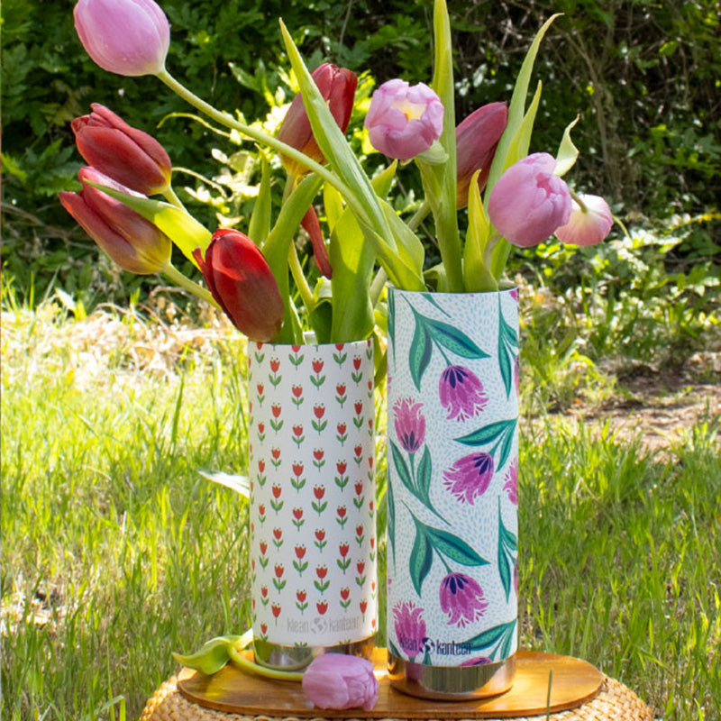 16oz-tkwide-with-cafe-red-tulips-f0 bottles_seasonal_spring_flowers_2_square.jpg