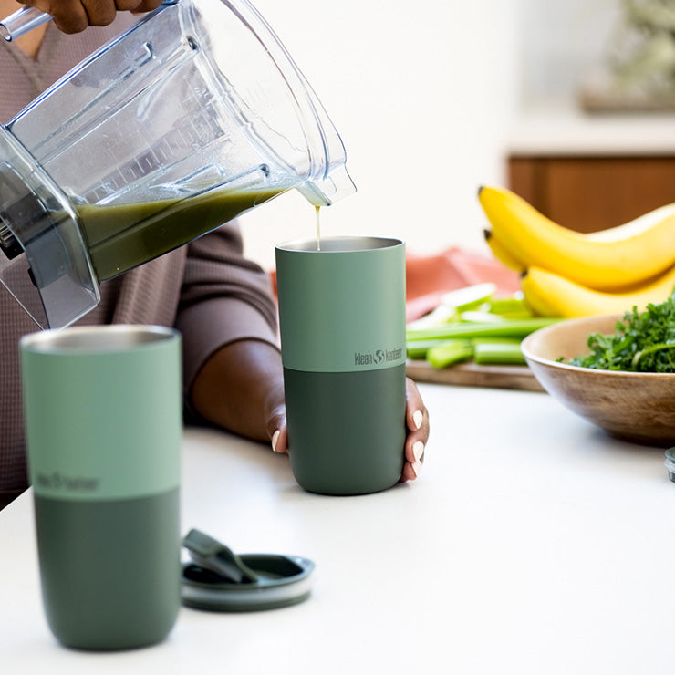 smoothie-set-y7 smoothie_kit_rise_tumbler_smoothie_pour.jpg