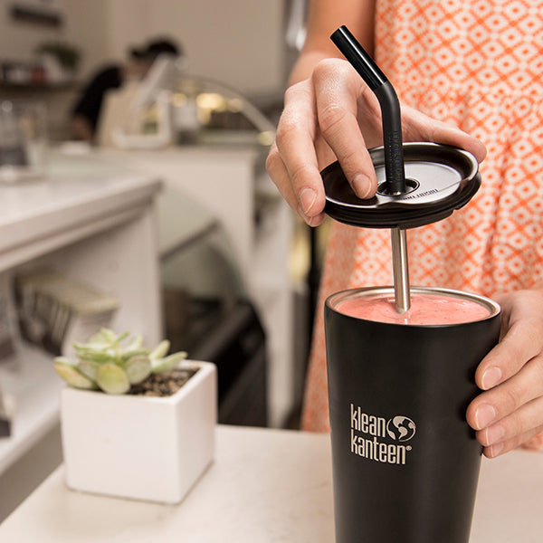 tumbler-straw-lid-with-straw-o8 steel_straw_smoothie-At-Counter-With-Lid_lifestyle_a071dbd2-9fd8-4eea-b04c-2a3732ff8612.jpg